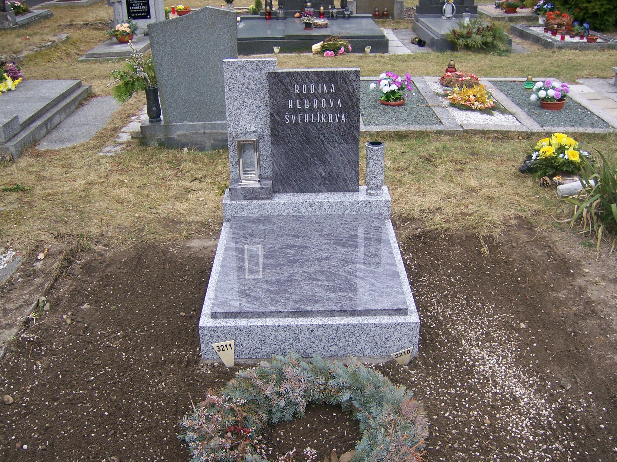 Urnové hroby 100 2001